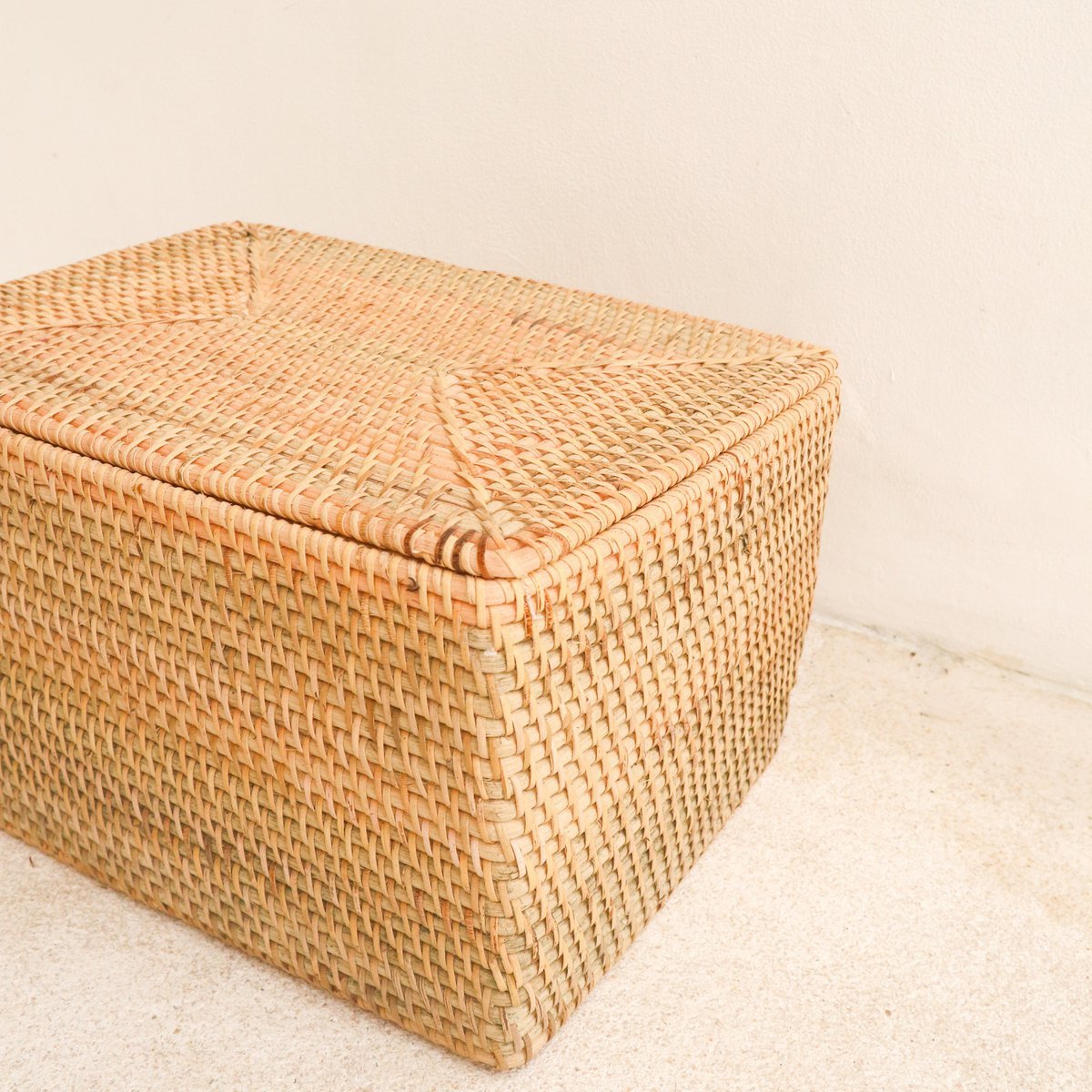 Handgeweven Opbergmand met Deksel van Beige Rotan – Graha (2 Maten) | Decoratieve Duurzame Opbergoplossing