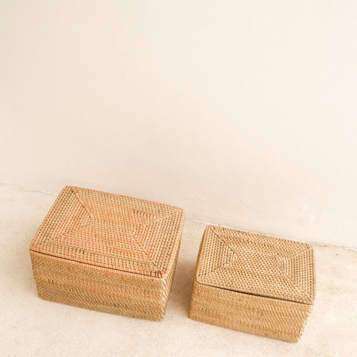 Handgeweven Opbergmand met Deksel van Beige Rotan – Graha (2 Maten) | Decoratieve Duurzame Opbergoplossing